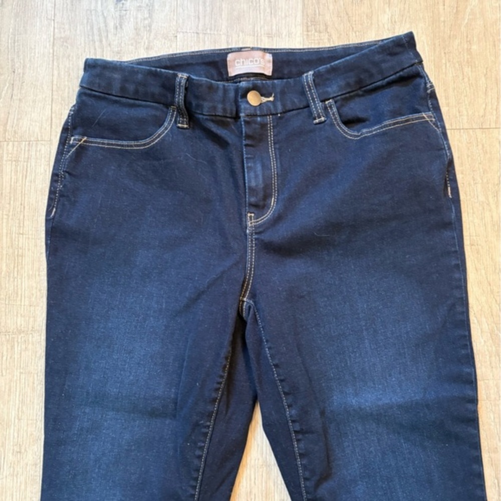 Chico’s size 0 Cropped Dark Blue Women's Jeans (small equivalent) - Picture 4 of 9